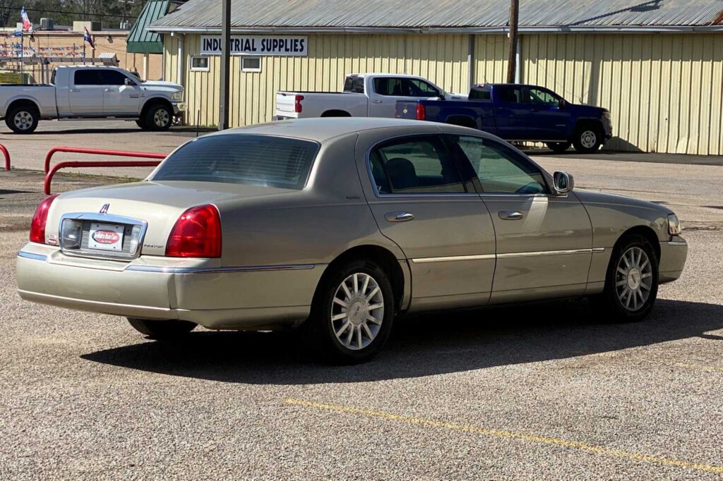 2006 Lincoln TOWN CAR SIGNATURE
