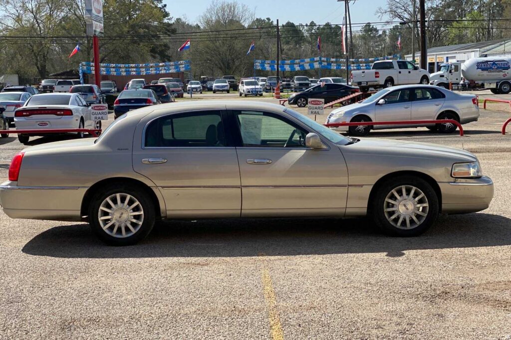 2006 Lincoln TOWN CAR SIGNATURE