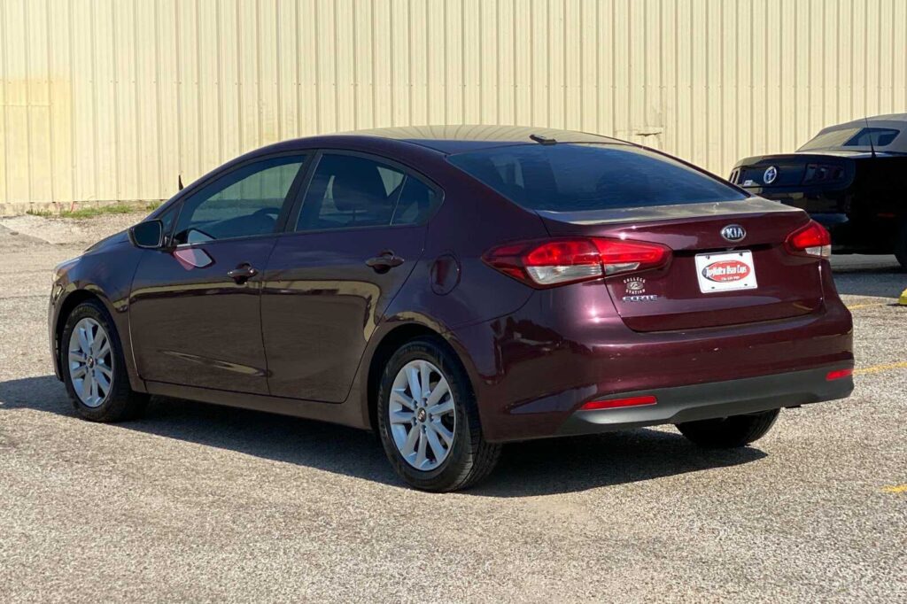 2017 Kia FORTE LX; S
