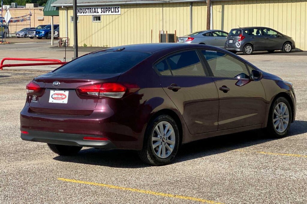 2017 Kia FORTE LX; S