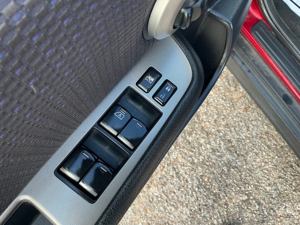 2009 NISSAN VERSA S; SL