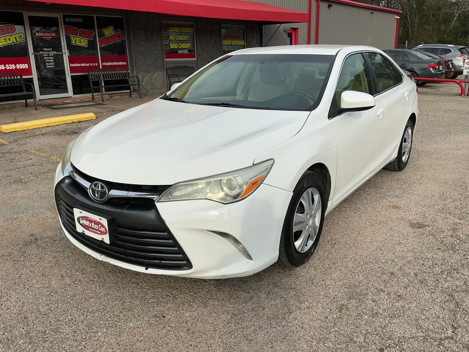 2015 Toyota Camry LE's photo