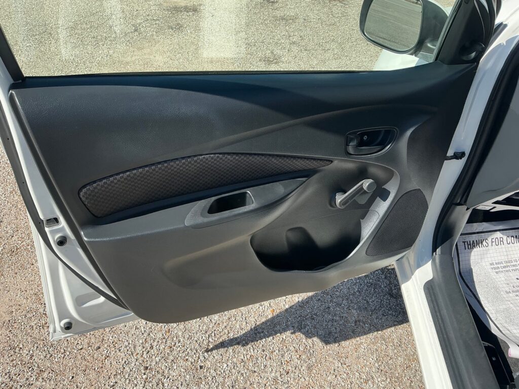 2008 TOYOTA YARIS BASE; S