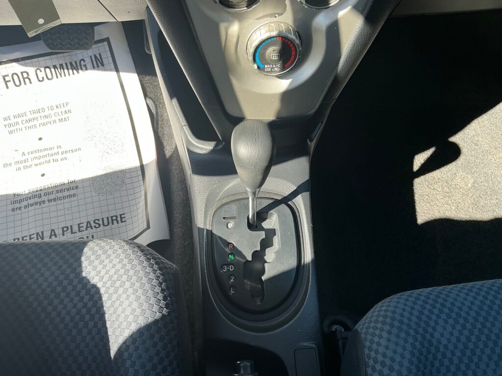 2008 TOYOTA YARIS BASE; S