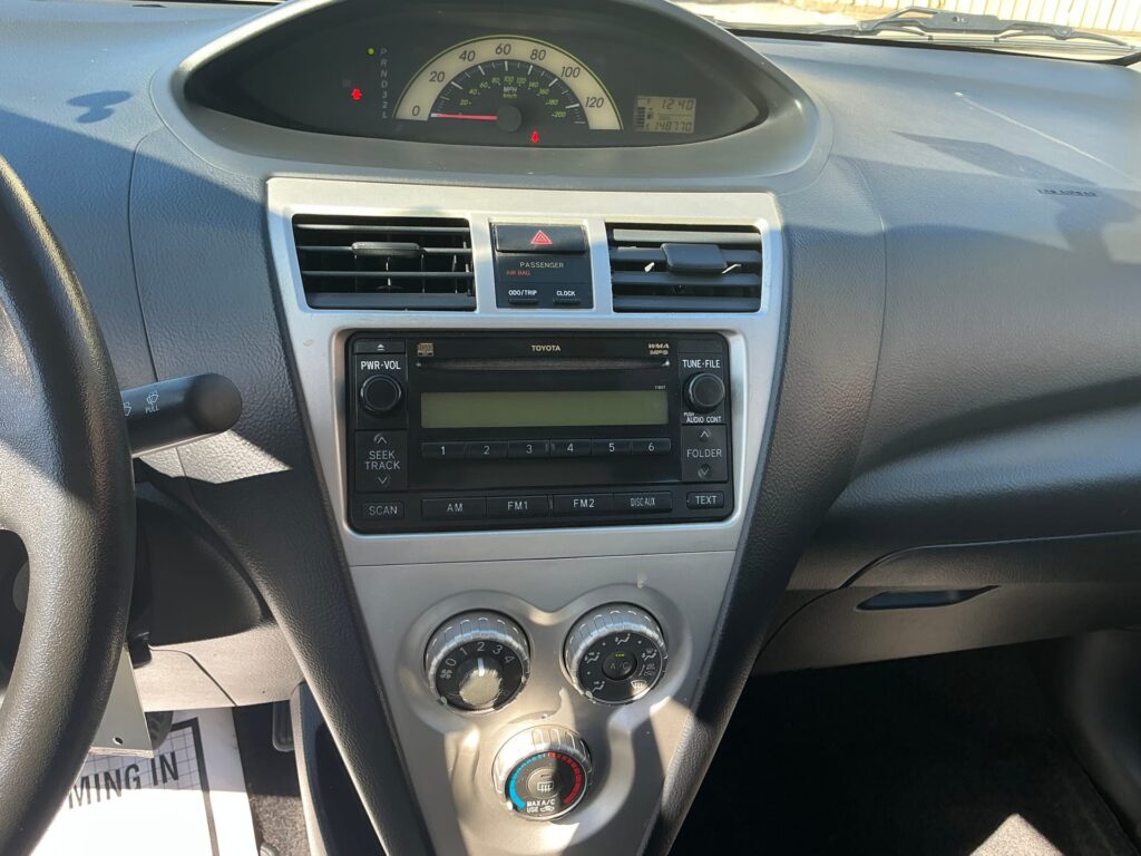 2008 TOYOTA YARIS BASE; S