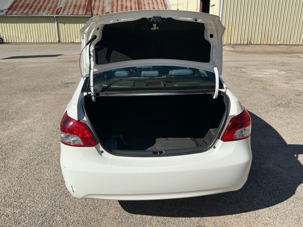 2008 TOYOTA YARIS BASE; S