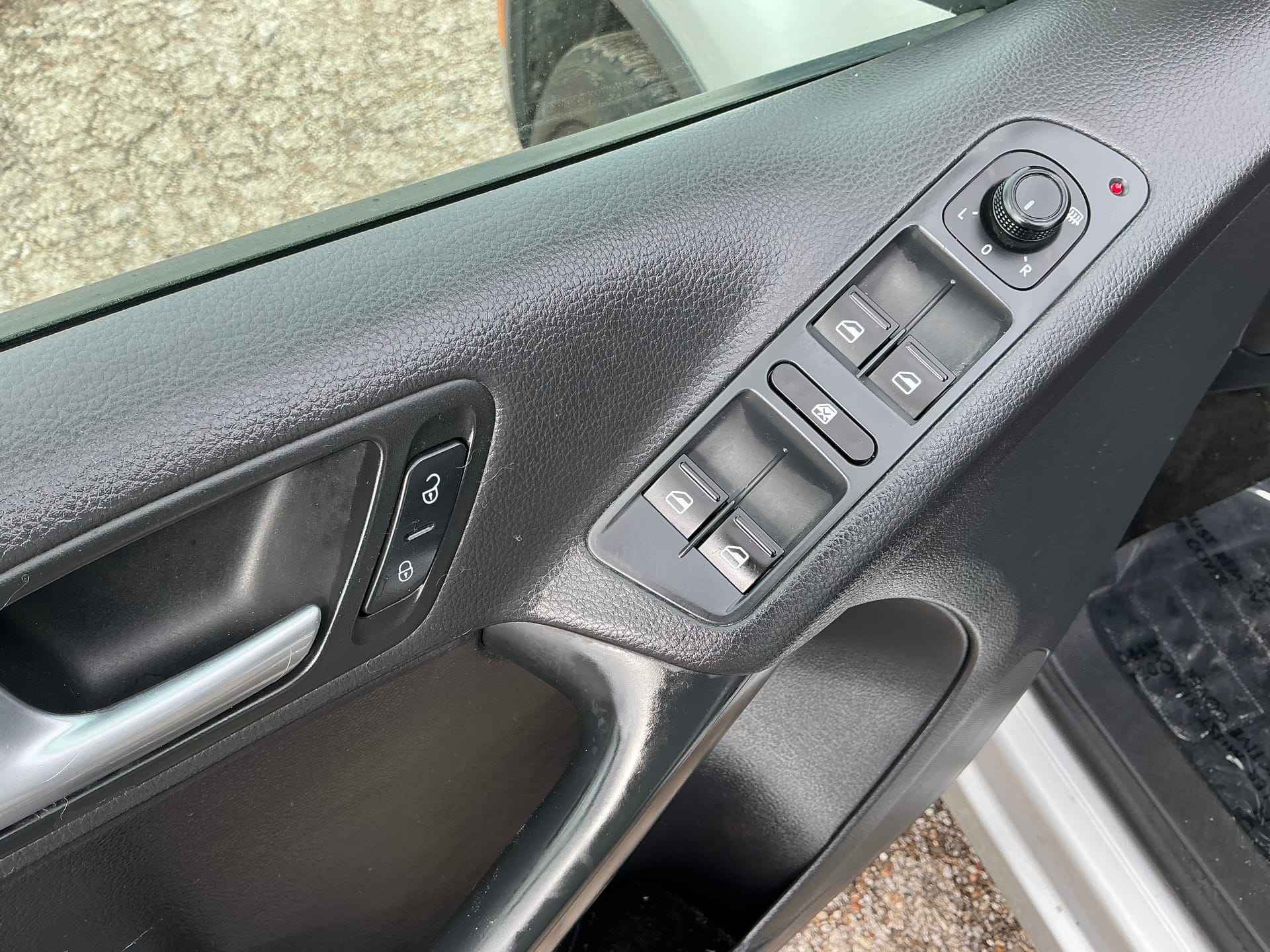 2017 Volkswagen Tiguan S - Photo 10