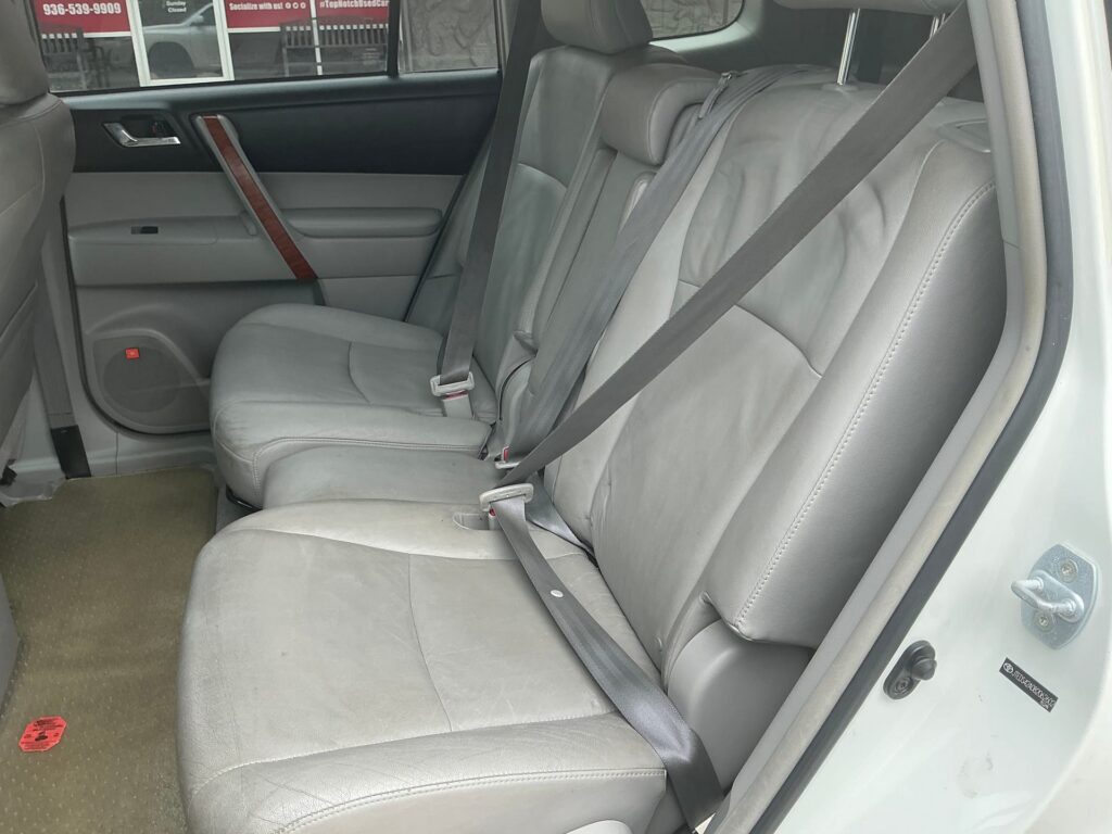 2008 TOYOTA HIGHLANDER BASE; LIM
