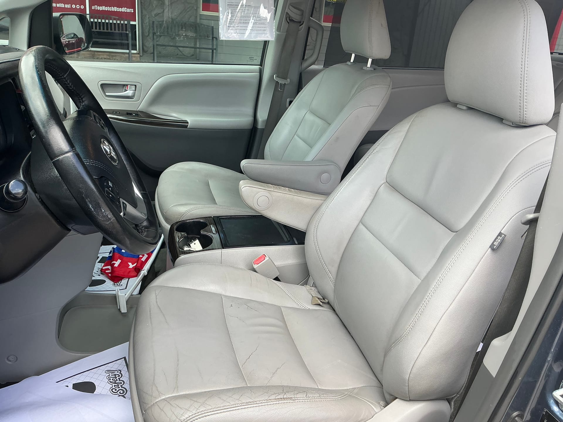 2016 Toyota Sienna XLE - Photo 12