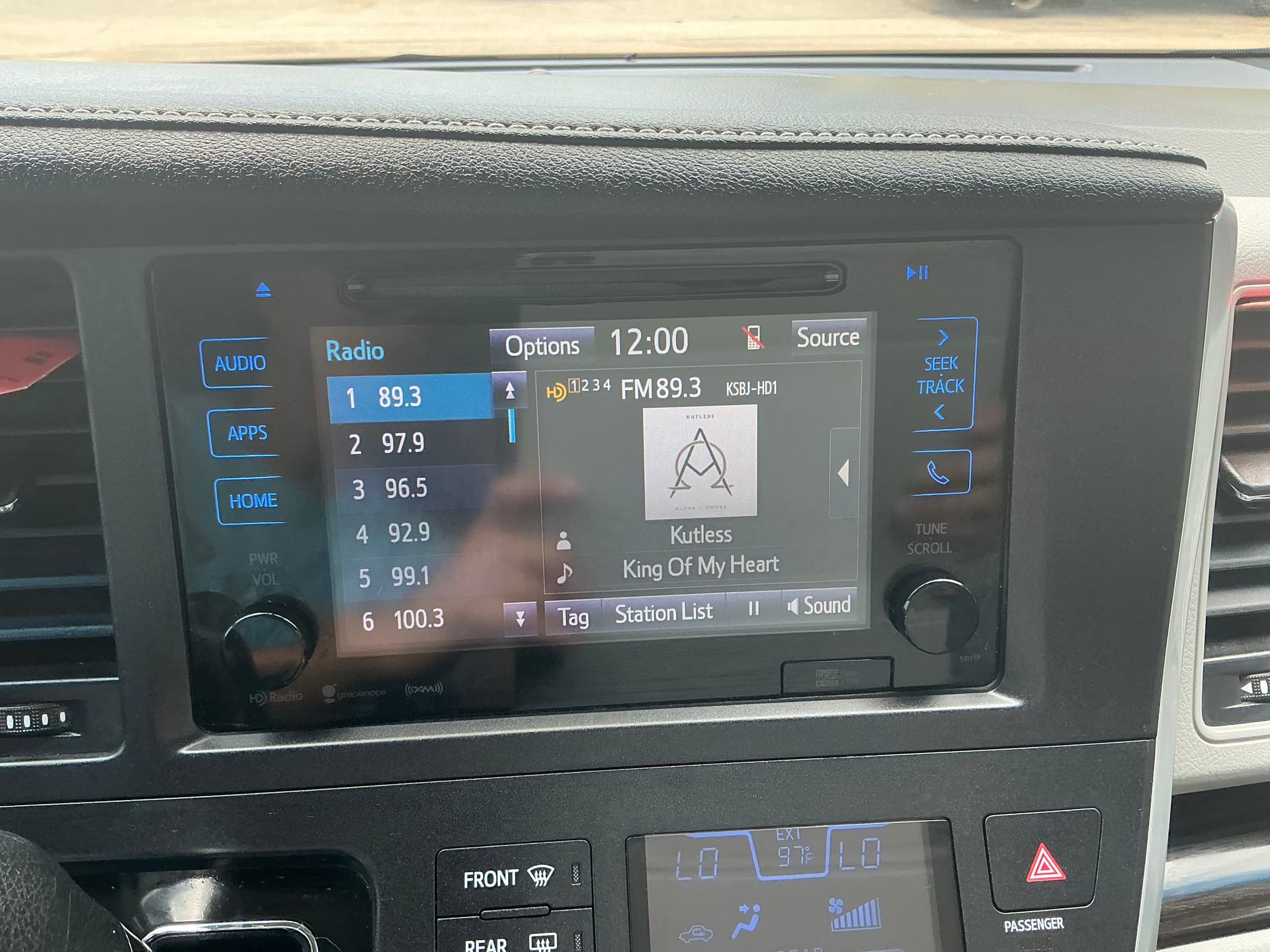 2016 Toyota Sienna XLE - Photo 17